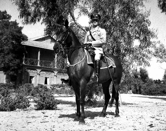 Images/1 LF colour Troop 1951330.jpg